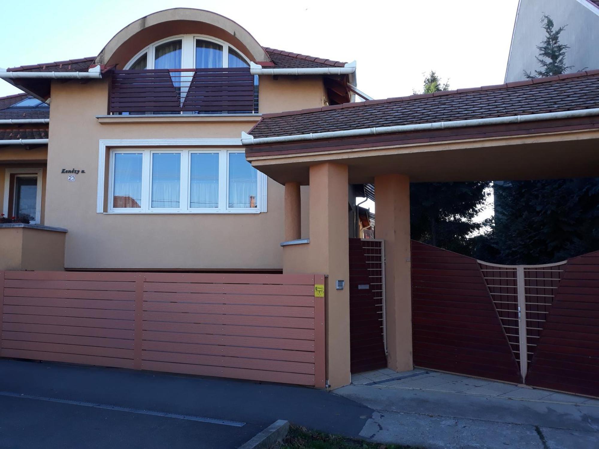 Kenezy Lux Apartman Vendeghaz Hajdúszoboszló Buitenkant foto